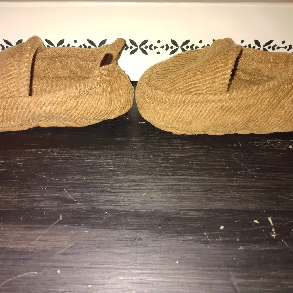NWOT- Corderoy Moccasin, 3-6M